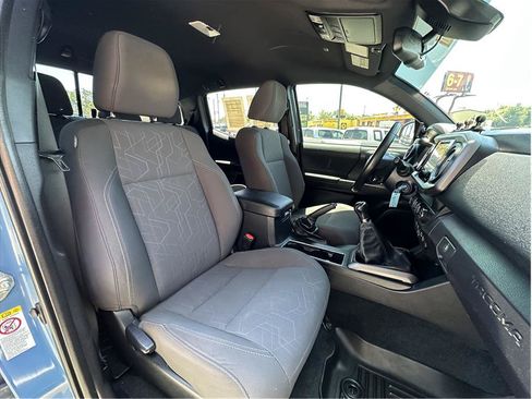 Used 2019 Toyota Tacoma TRD Off-Road w/ Technology Package AWD/4WD image 15