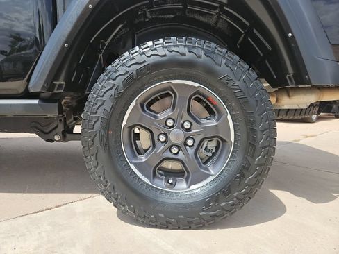 Used 2023 Jeep Gladiator Rubicon w/ Trailer Tow Package AWD/4WD image 9