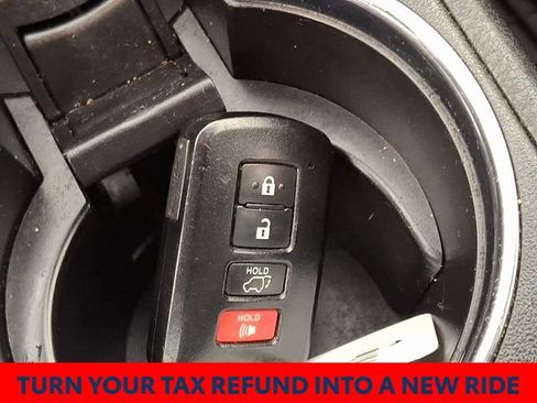 Certified 2018 Toyota Highlander Limited Platinum image 18