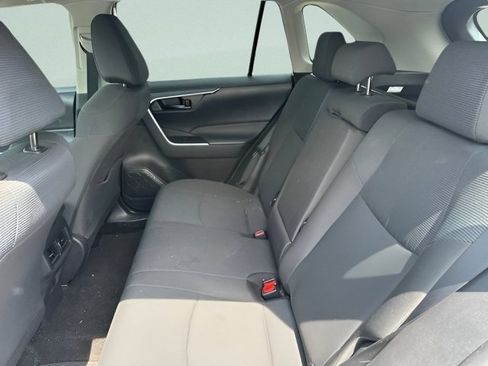 Used 2022 Toyota RAV4 LE w/ Carpet Mat Package (TMS) AWD/4WD image 13