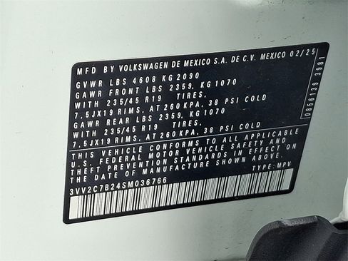 Certified 2025 Volkswagen Taos SE image 29