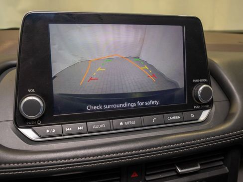 Used 2023 Nissan Rogue SV image 13