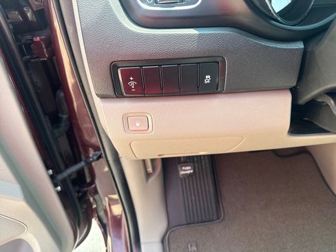 Used 2020 Kia Sedona LX FWD image 16