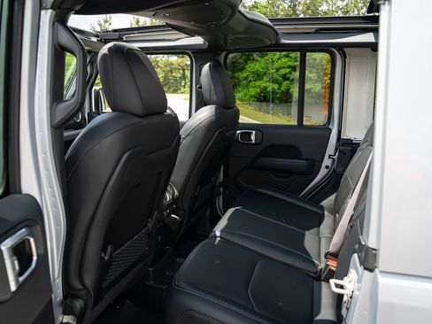 Used 2024 Jeep Wrangler High Altitude AWD/4WD image 19