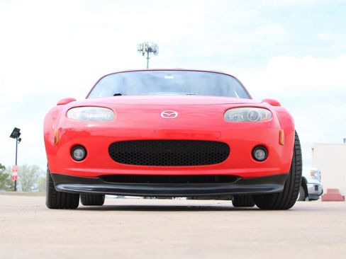 Used 2006 MAZDA MX-5 Miata Sport RWD image 4