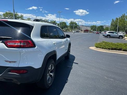Used 2015 Jeep Cherokee Trailhawk AWD/4WD image 4