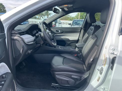 New 2026 Jeep Compass Latitude image 10