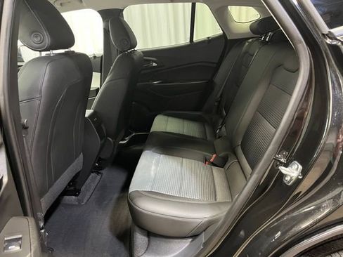 Used 2025 Chevrolet Trax LT image 25