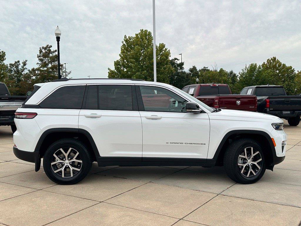 Used 2023 Jeep Grand Cherokee Limited w/ Luxury Tech Group II AWD/4WD image 5