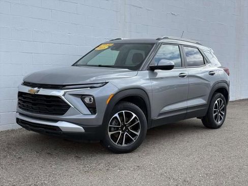 Used 2025 Chevrolet TrailBlazer LT image 1