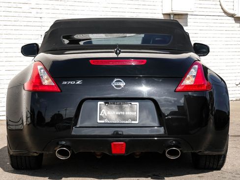 Used 2014 Nissan 370Z Roadster image 6