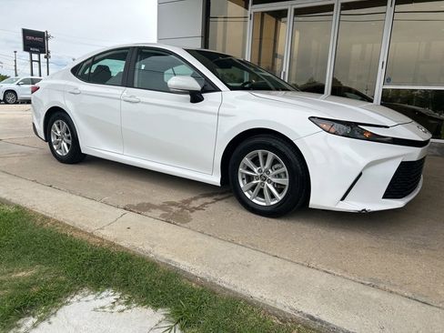 Used 2025 Toyota Camry LE FWD image 2