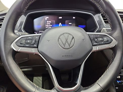 Certified 2024 Volkswagen Tiguan SE FWD image 21