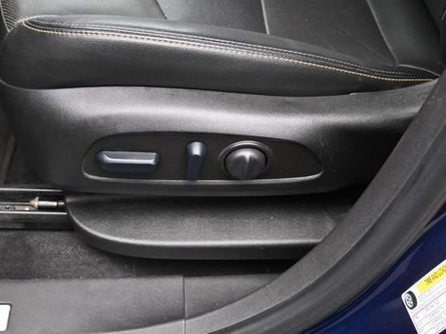 Used 2023 Chevrolet Equinox Premier FWD image 18