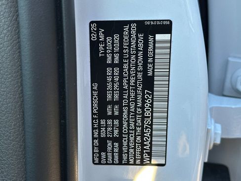 Used 2025 Porsche Macan Base image 29