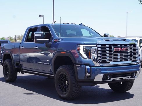 Certified 2025 GMC Sierra 2500 Denali w/ Denali Reserve Package AWD/4WD image 4
