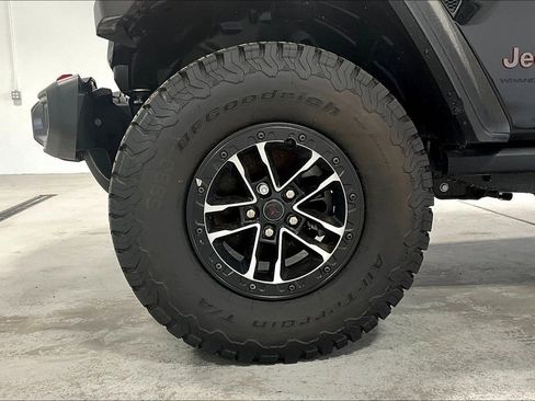 Used 2024 Jeep Wrangler Unlimited Rubicon w/ XTREMEE 35" Tire Package AWD/4WD image 13