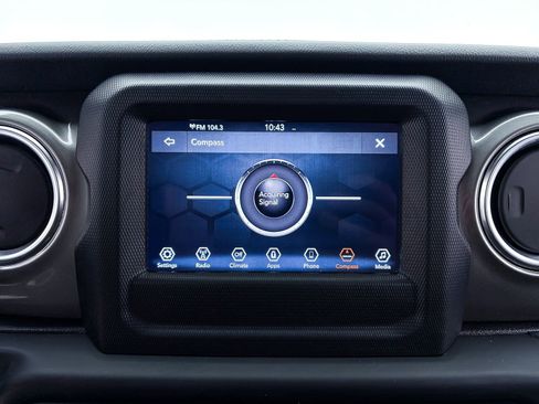 Used 2019 Jeep Wrangler Unlimited Sahara AWD/4WD image 19