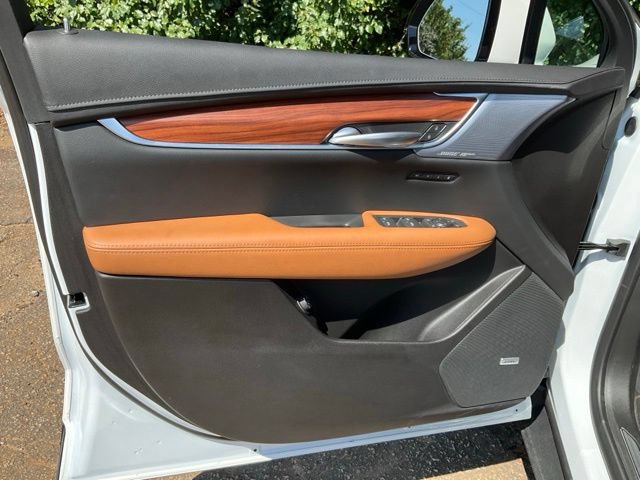 Used 2026 Cadillac XT5 Premium Luxury w/ LPO, ONYX Package FWD image 7