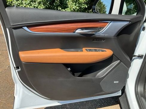 Used 2026 Cadillac XT5 Premium Luxury w/ LPO, ONYX Package FWD image 7