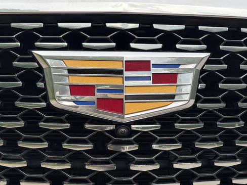 Used 2024 Cadillac Escalade Premium Luxury AWD/4WD image 17