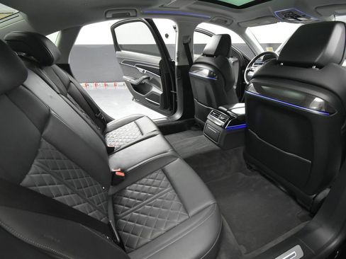 Used 2022 Audi S8 image 42