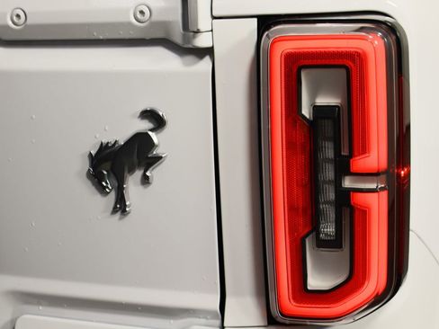 Used 2023 Ford Bronco Badlands image 37