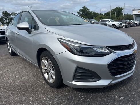 Used 2019 Chevrolet Cruze LT image 3