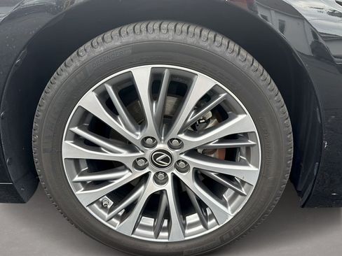 Used 2019 Lexus ES 350 w/ Premium Package FWD image 2