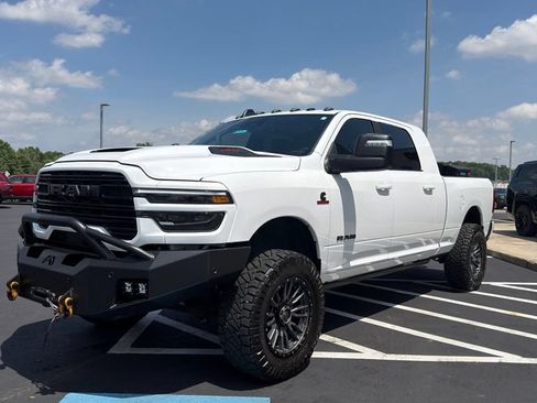Used 2025 RAM 2500 Laramie AWD/4WD image 4