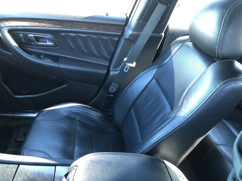 Used 2018 Ford Taurus Limited image 22