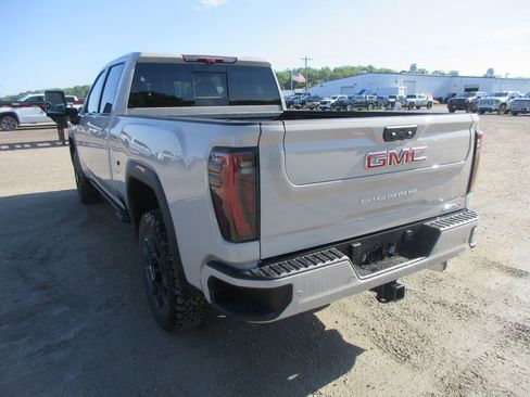 New 2026 GMC Sierra 2500 AT4 w/ AT4 Premium Plus Package AWD/4WD image 9