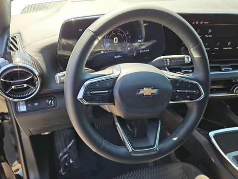 Used 2025 Chevrolet Equinox LT FWD image 11
