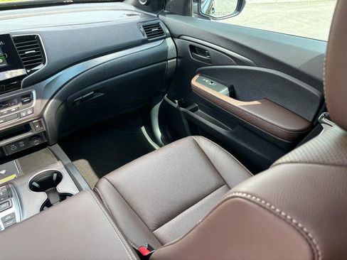 Used 2025 Honda Passport EX-L image 13