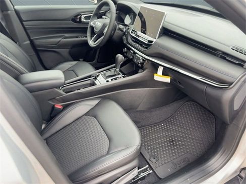 New 2026 Jeep Compass Latitude image 29