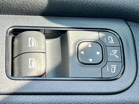Used 2025 Mercedes-Benz Sprinter 2500 image 30