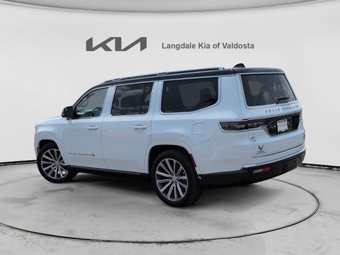Used 2023 Jeep Grand Wagoneer Series II AWD/4WD image 9