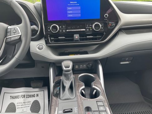 New 2026 Toyota Highlander Limited AWD/4WD image 13
