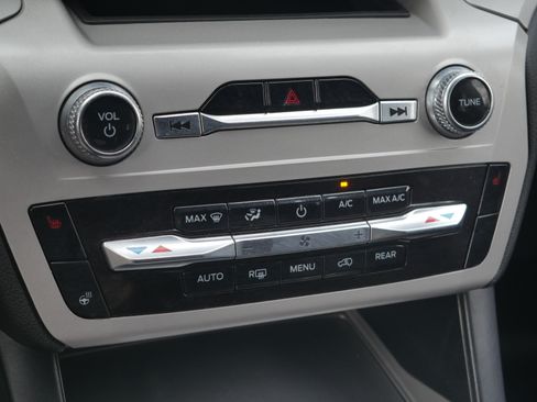 Certified 2023 Ford Explorer XLT AWD/4WD image 12