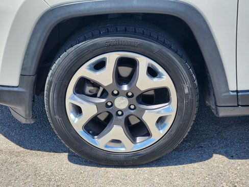 Used 2019 Jeep Compass Limited FWD image 10