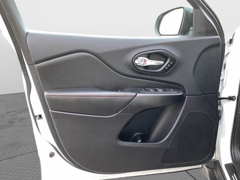 Used 2022 Jeep Cherokee Trailhawk w/ Premium Leather Package image 11