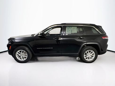 Used 2023 Jeep Grand Cherokee Laredo w/ Luxury Tech Group I AWD/4WD image 8
