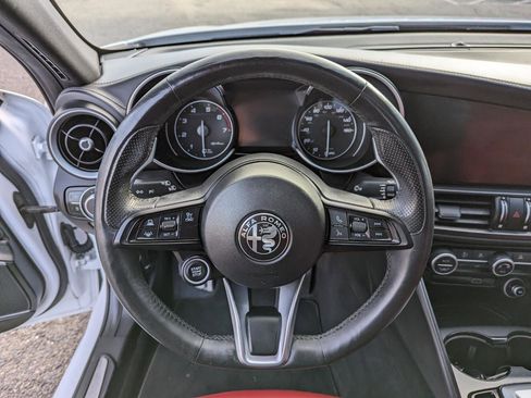 Used 2022 Alfa Romeo Giulia Veloce image 15