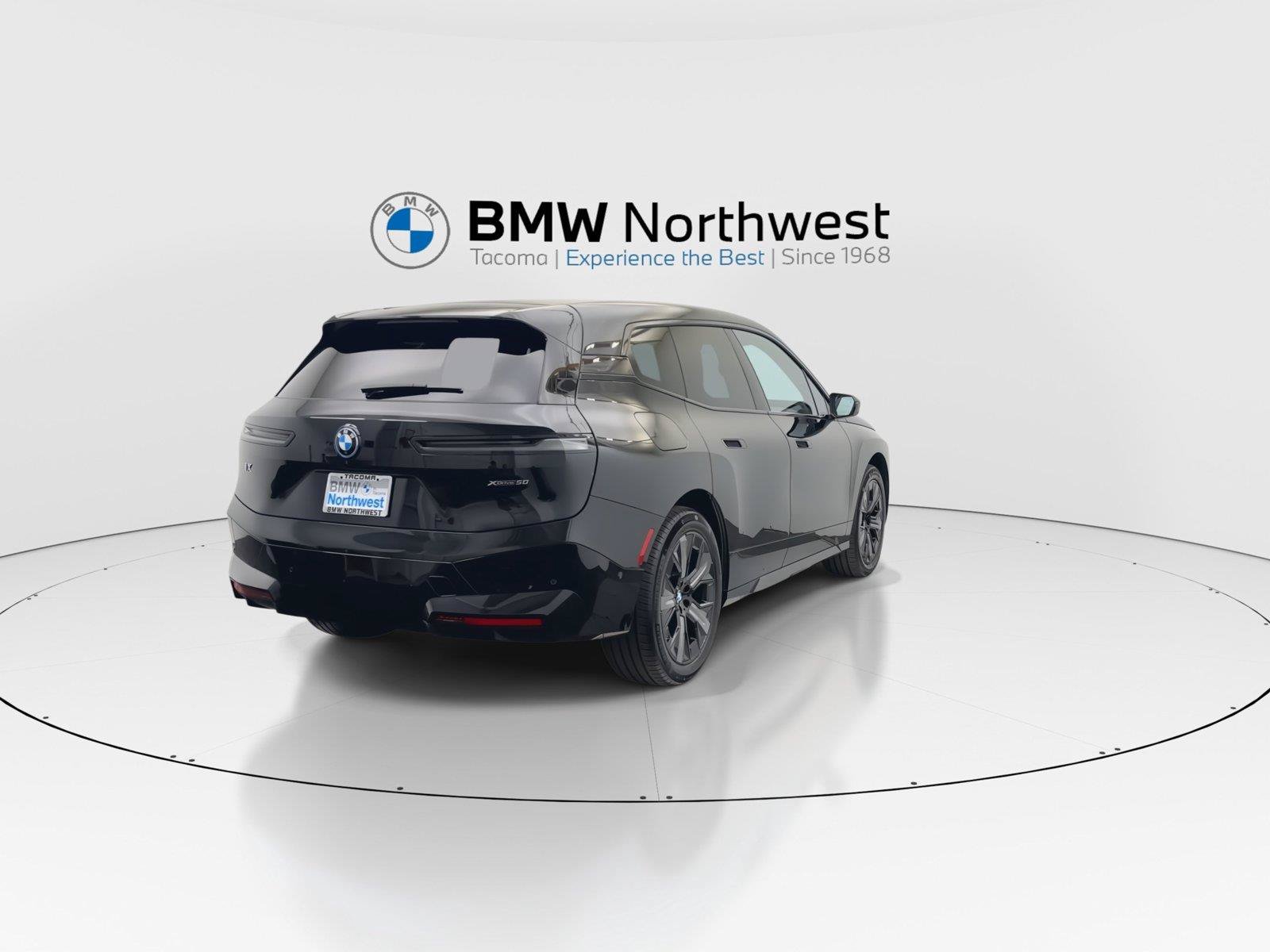 Used 2025 BMW iX xDrive50 w/ Premium Package AWD/4WD image 2