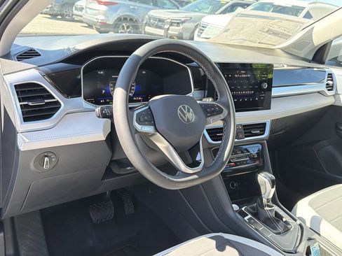 New 2026 Volkswagen Taos SE FWD image 10