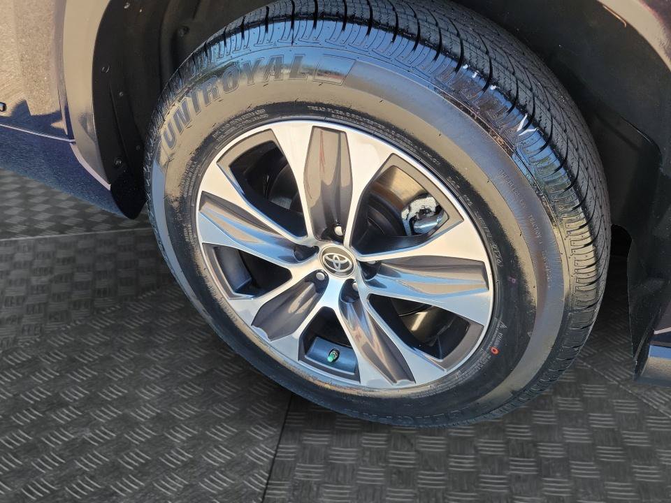Used 2020 Toyota Highlander XLE FWD image 23