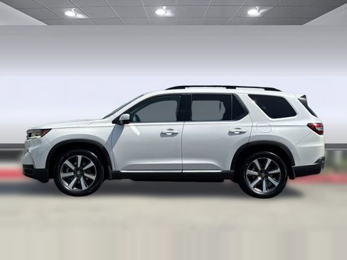 Certified 2023 Honda Pilot Touring image 2
