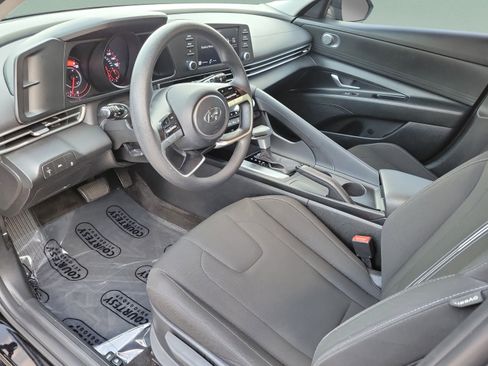 Used 2023 Hyundai Elantra SEL w/ Preferred Accessory Package FWD image 14