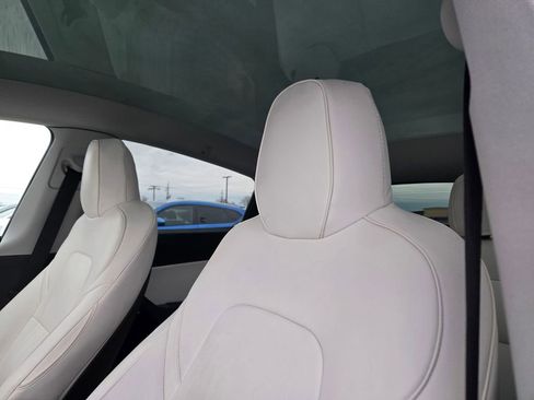 Used 2021 Tesla Model Y Long Range image 25