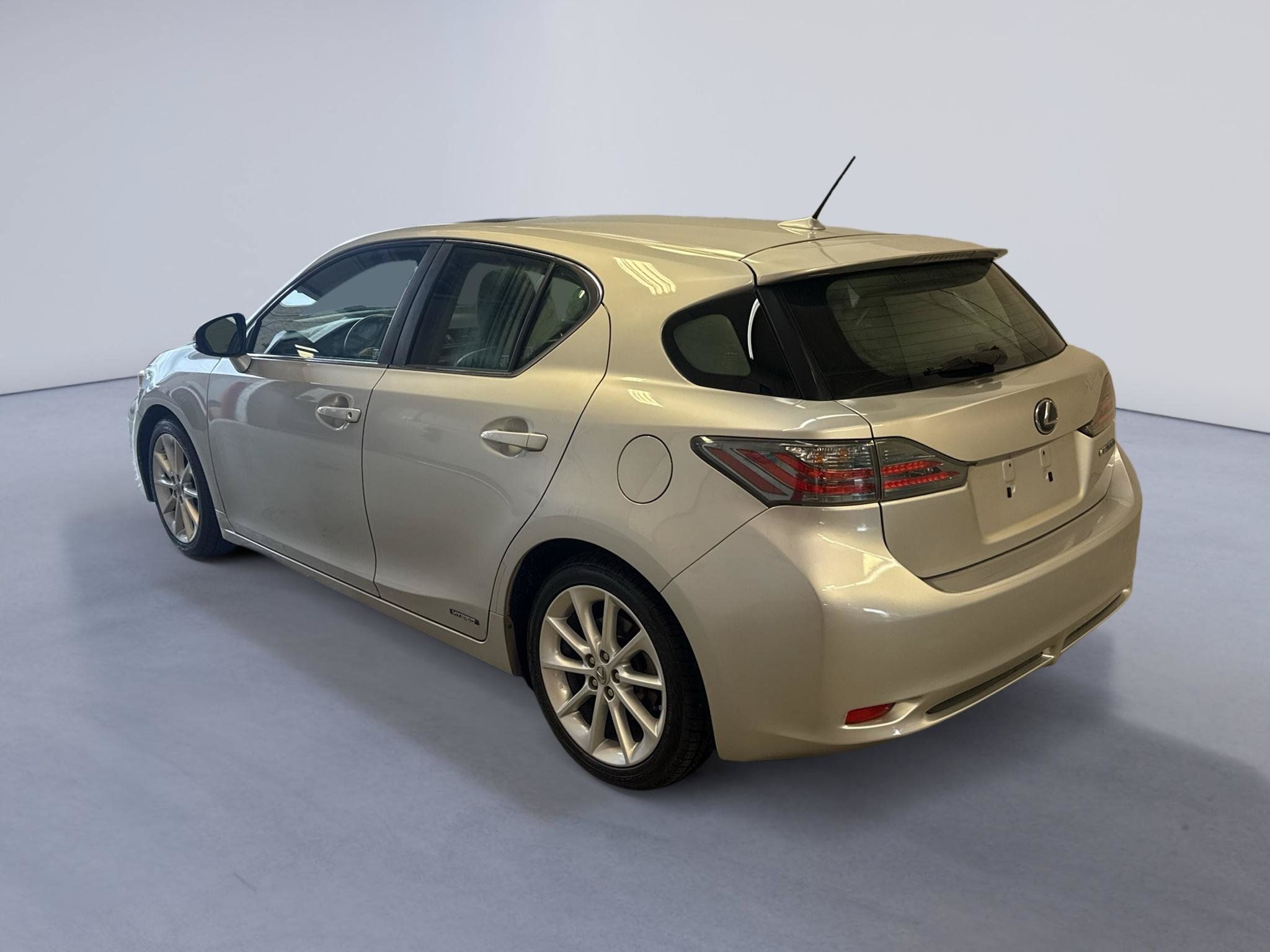 Used 2011 Lexus CT 200h Premium FWD image 5